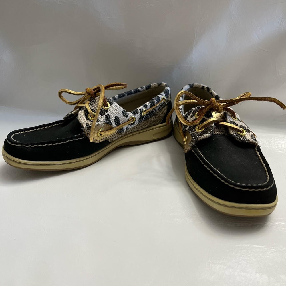 New Sperry Bluefin boat shoes size 5